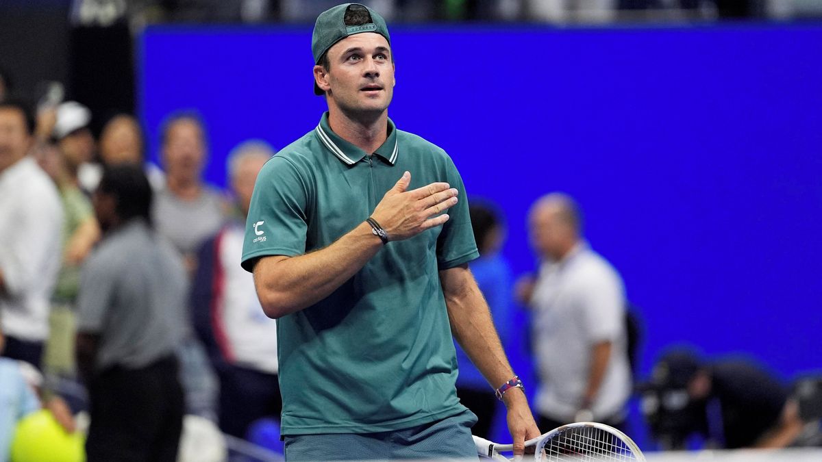 Diváci v extázi. Jeden z nejbláznivějších mečbolů, naprosto skvělé, hodnotil odborník nevídanou noční show